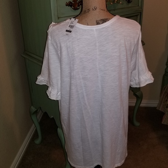 🌺Ruffled Front Lane Bryant Tee - Picture 4 of 5